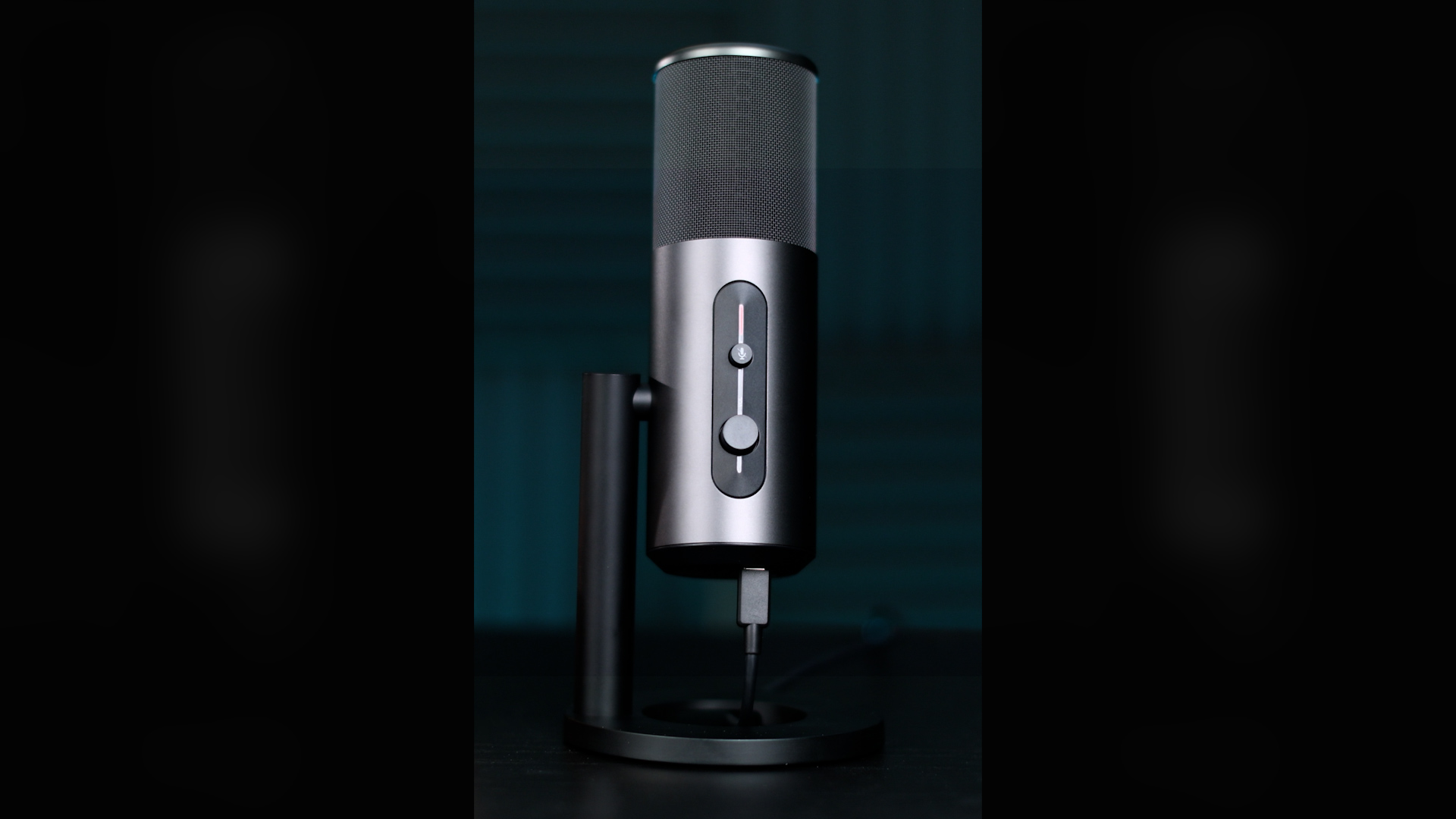 The B20 Streaming Microhphone.