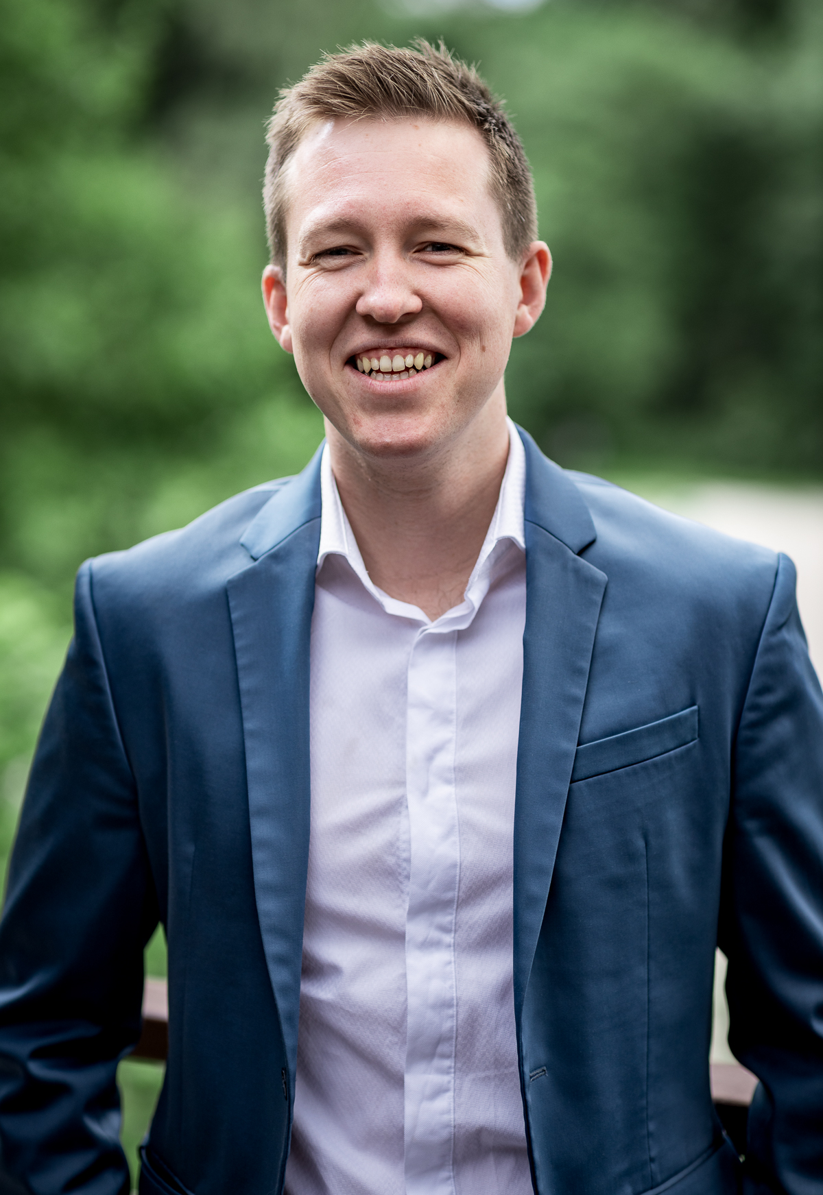 A man smiling.